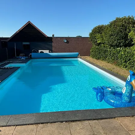 De Weelen Met Jacuzzi Bed & Breakfast Lutjebroek