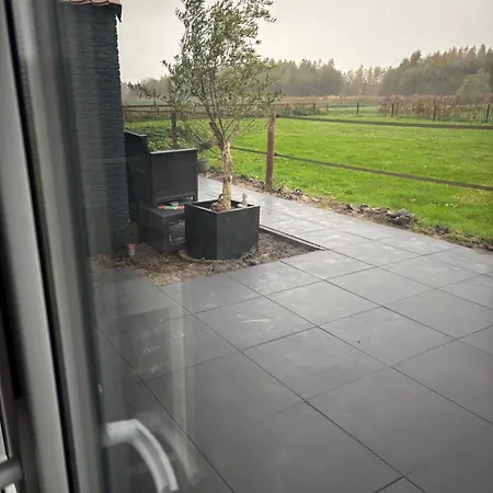 De Weelen Met Jacuzzi Bed & Breakfast *