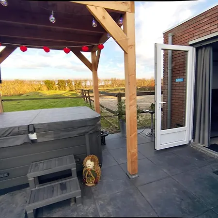 De Weelen Met Jacuzzi Huwelijks Topkeuze! Lutjebroek
