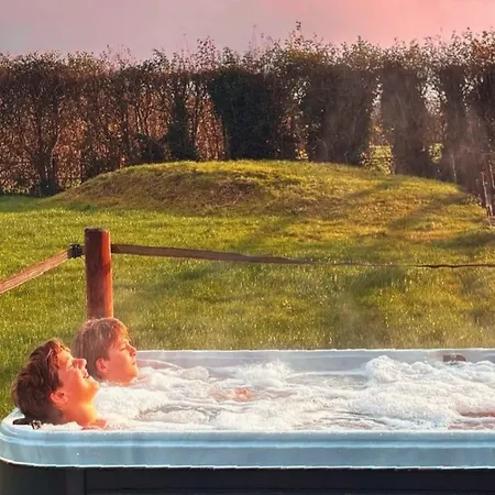 De Weelen Met Jacuzzi Huwelijks Topkeuze! * Lutjebroek