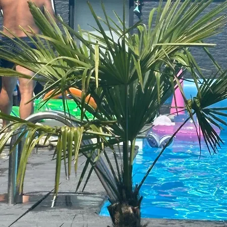 De Weelen Met Jacuzzi Huwelijks Topkeuze! Panzió Lutjebroek