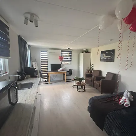 Bed & Breakfast De Weelen Met Jacuzzi Huwelijks Topkeuze! Lutjebroek