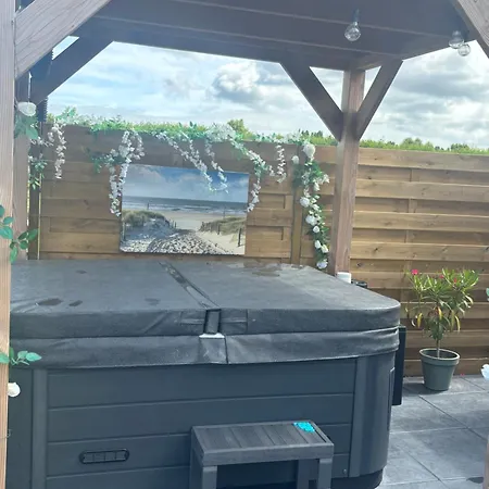 De Weelen Met Jacuzzi Huwelijks Topkeuze! Bed & Breakfast