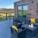 De Weelen Met Jacuzzi En Of Zwembad Topkeuze Romantiek 4* Lutjebroek