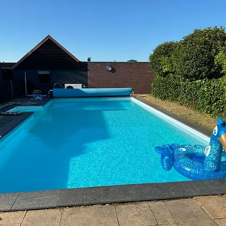 De Weelen Met Jacuzzi En Of Zwembad Topkeuze Romantiek Panzió Lutjebroek